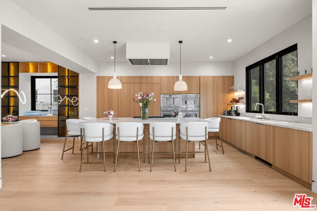 Building Photo - 4740 Sunnyslope Ave