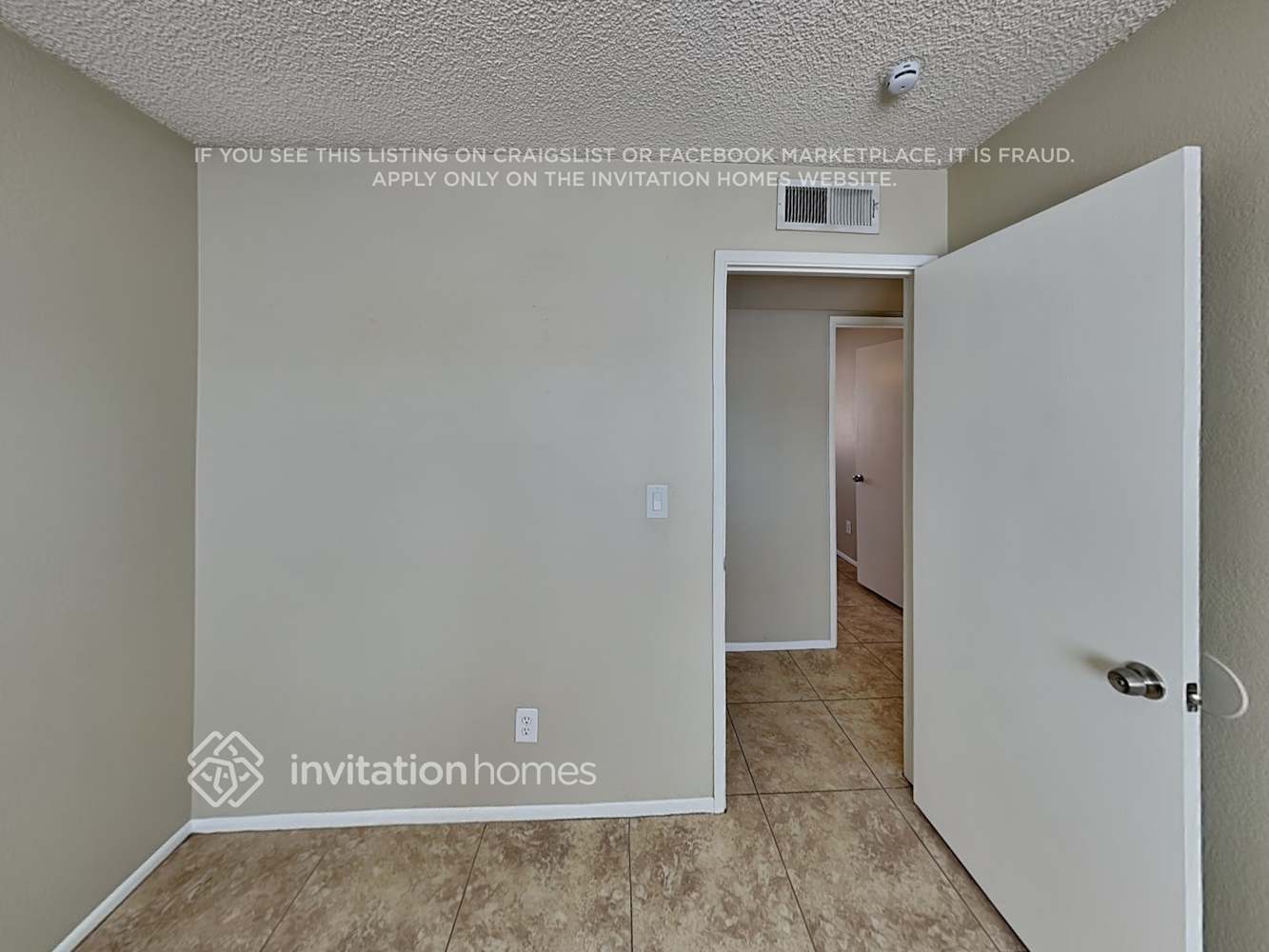 Building Photo - 7124 W Flower St