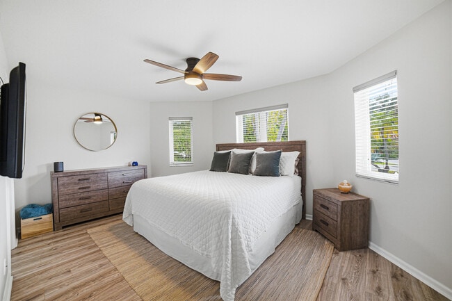 Building Photo - 2281 SE 11th St