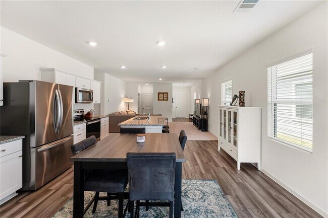 Building Photo - 10138 California Lily Ln