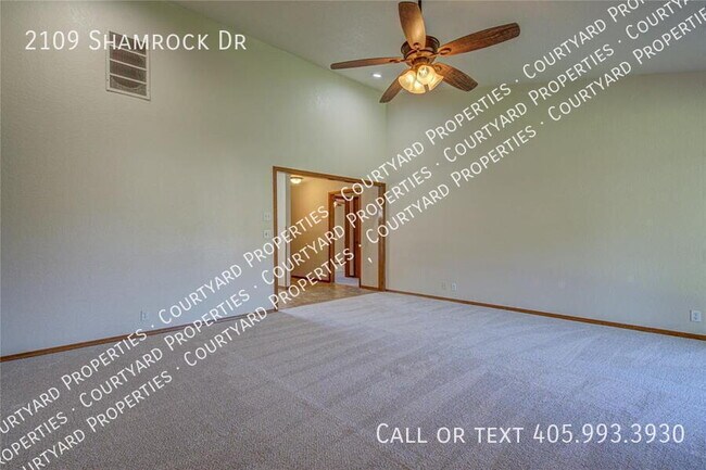 Building Photo - 2109 Shamrock Dr