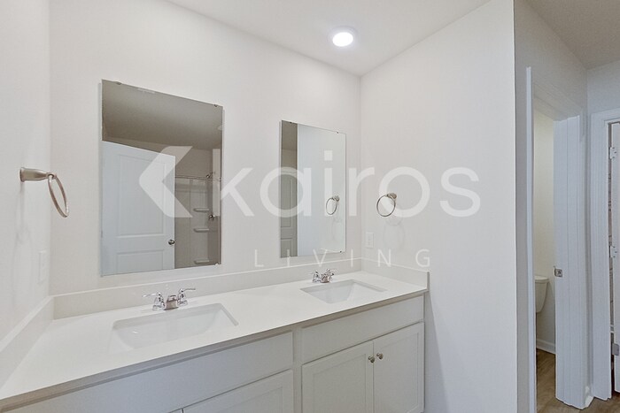 Building Photo - 125 Inez Ave