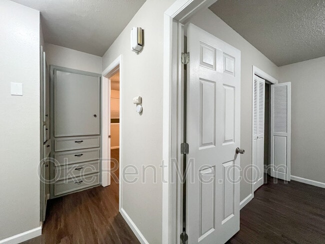 Building Photo - 106 Thompson Dr