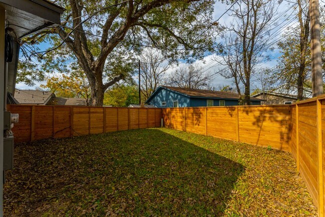 Building Photo - Modern Elegance in Vibrant East Austin: Chic Duplex with Stylish Upgrades, Private Oasis, Prime L...