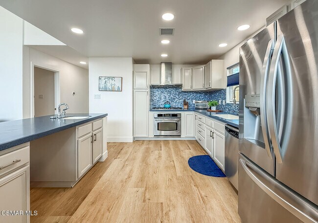 Building Photo - 5040 Dolphin Way