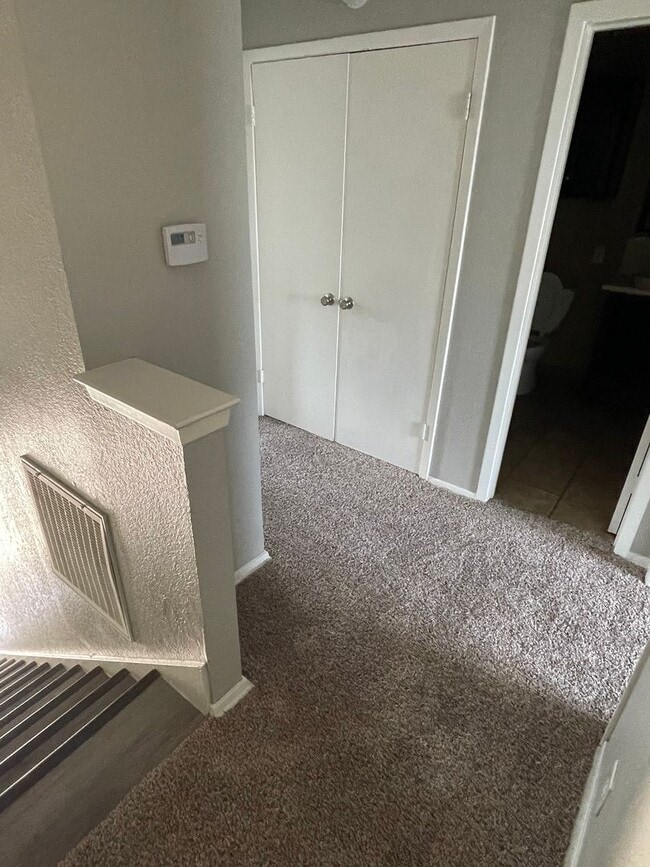 Building Photo - 2 BEDROOM @ UNT