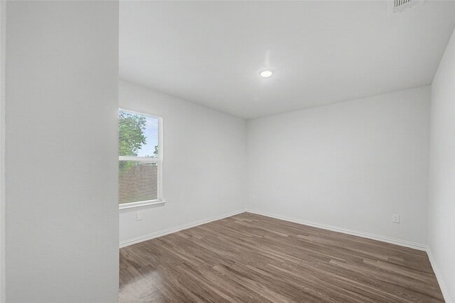 Building Photo - 5409 Nielan St
