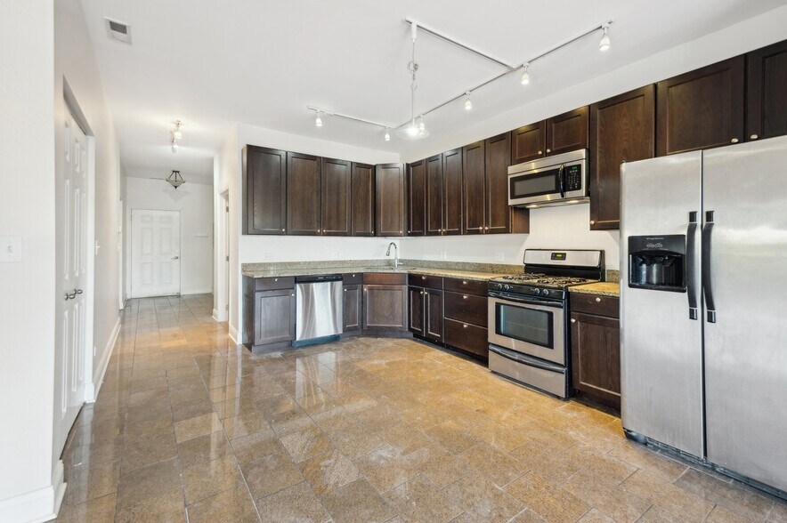 Building Photo - 2801 W Ardmore Ave