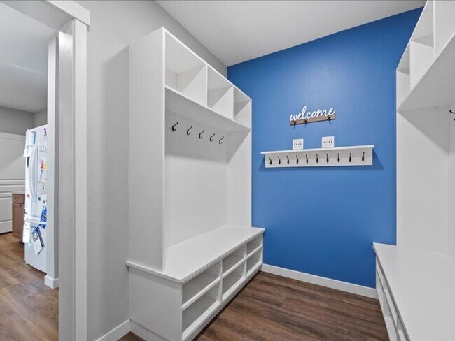 Building Photo - 617 Esperanza Ct