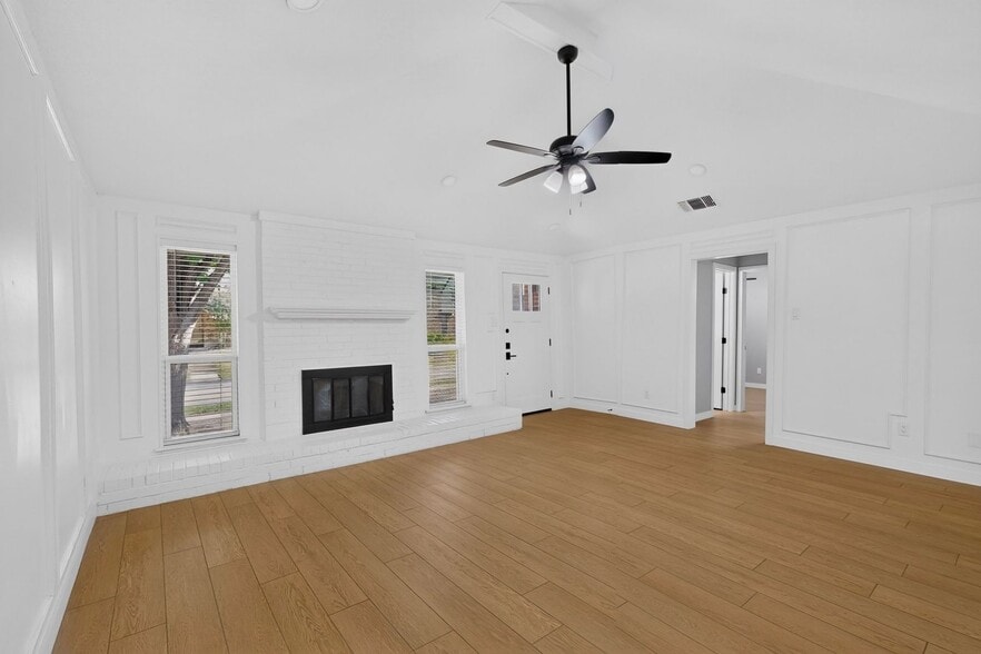 Building Photo - 1748 St James Dr