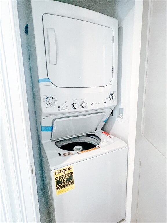 Building Photo - 595 Main St