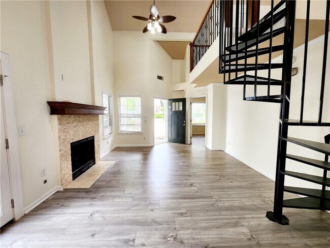 Building Photo - 645 Crossbridge Alley