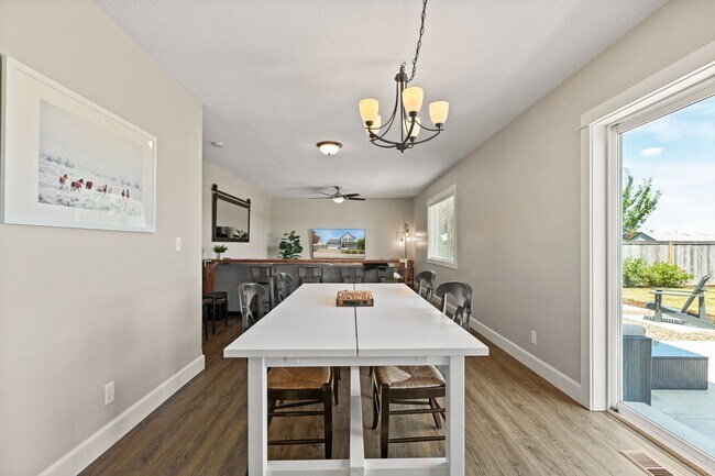 Building Photo - 753 SE Boysen Ln
