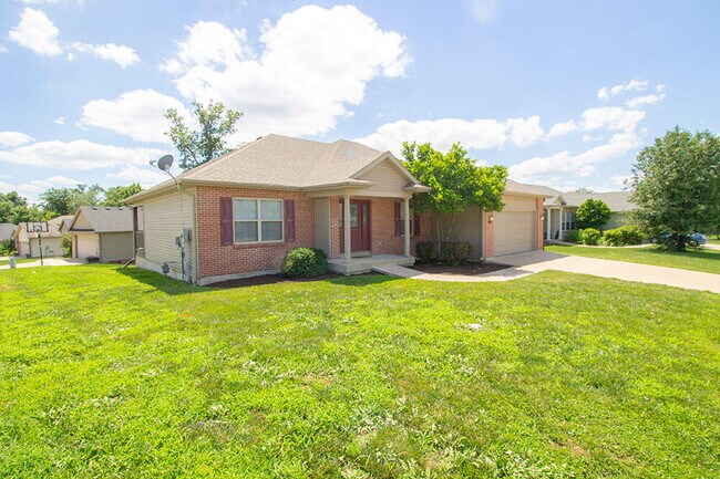 Primary Photo - 208 Jackal Dr