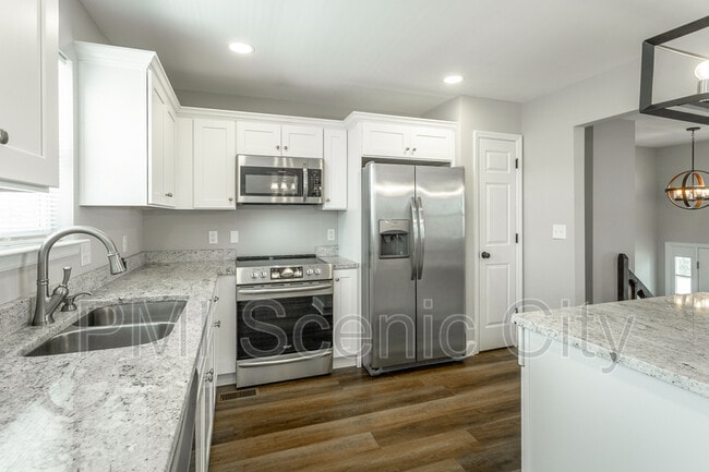 Building Photo - 8128 Fallen Maple Dr