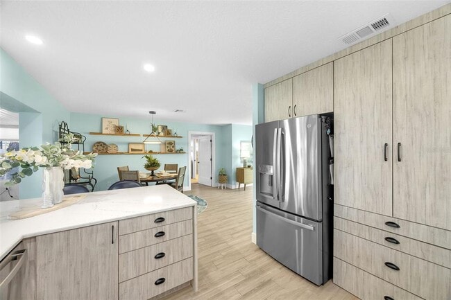 Building Photo - 1015 Spindle Palm Way