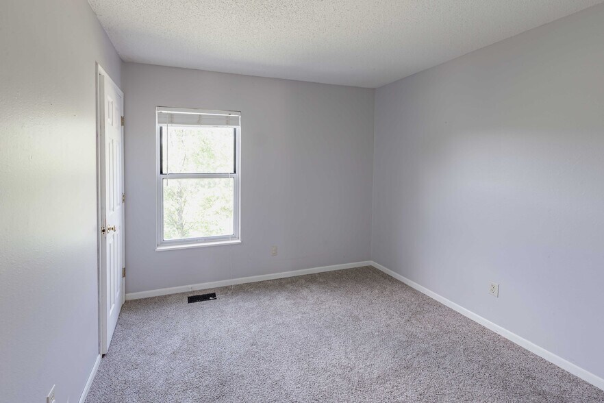 Building Photo - 3172 Meadow Trail Dr