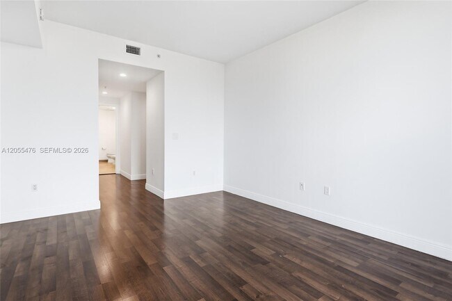 Building Photo - 3030 NE 188th St