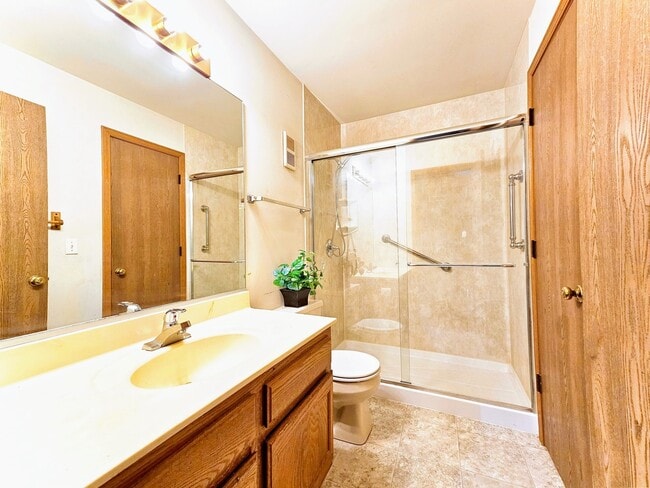 Building Photo - 2434 Red Bud Ct