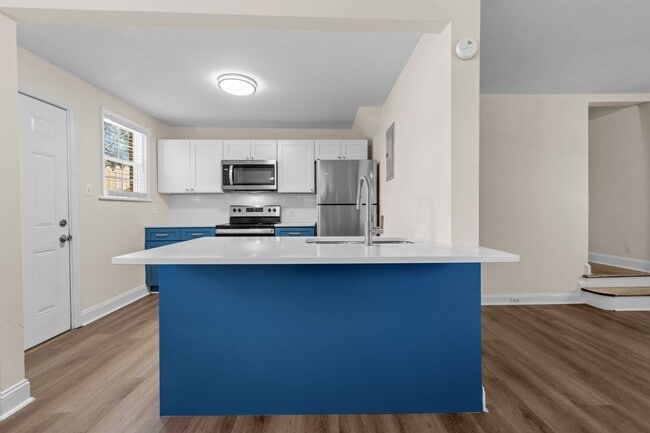Building Photo - Spacious 1 Bedroom Duplex in Trinity Park, blocks from Duke! - Renovated & Pet Friendly
