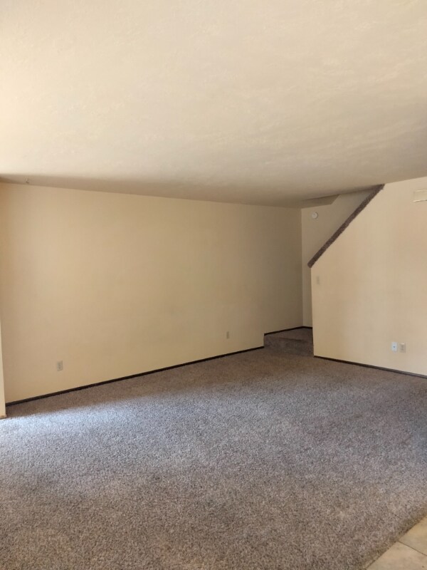 Building Photo - 797 Meadows Dr