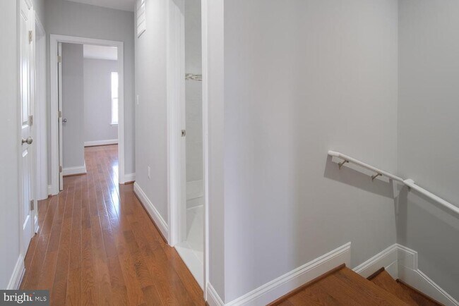 Building Photo - 704 Ingraham St NW