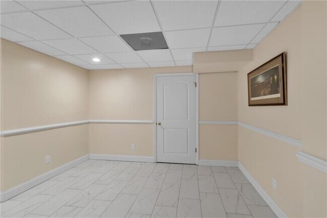 Building Photo - 915 Chipley Ct NE