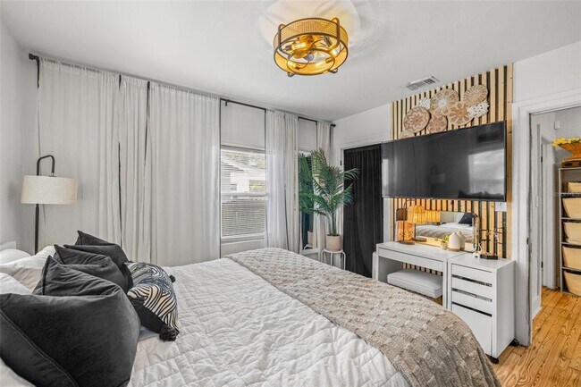 Building Photo - 2116 W St Louis St