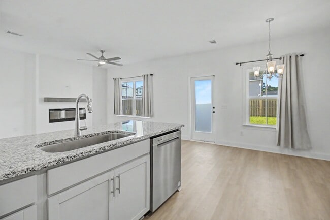 Building Photo - 248 Buckingham Dr