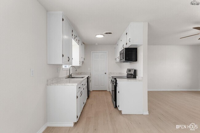 Building Photo - 3201 Cuba Ct