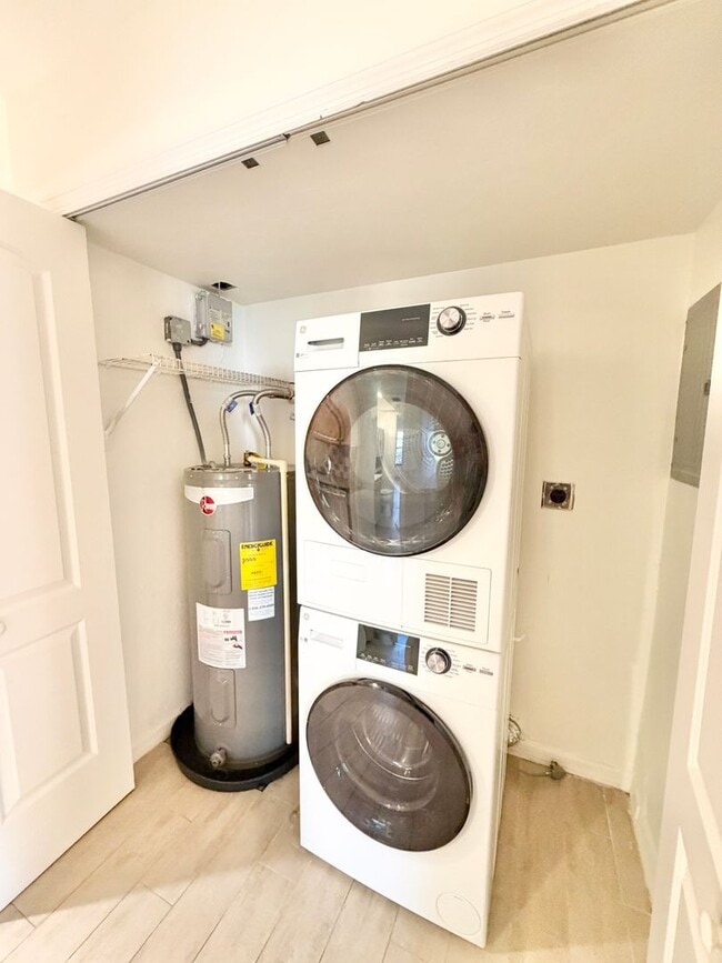 Building Photo - **LELY COUNTRY CLUB** 2 BED + LOFT / 2 BAT...