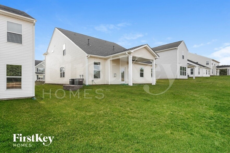 Building Photo - 513 Hillpark Ln
