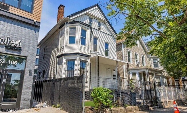 Primary Photo - 168 N 5th St