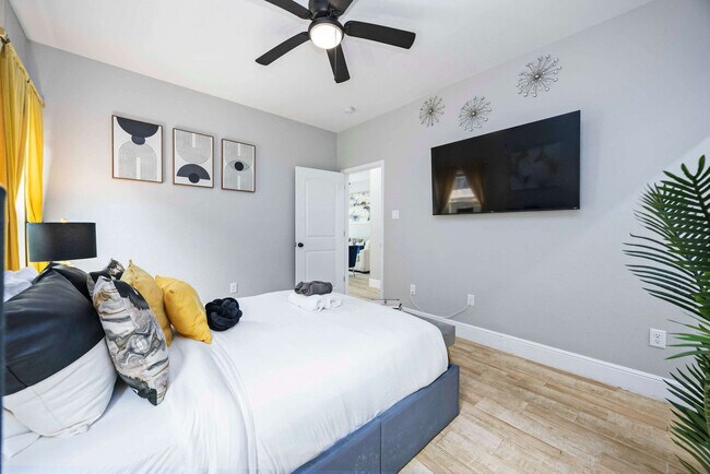 Building Photo - 8138 Bassett St