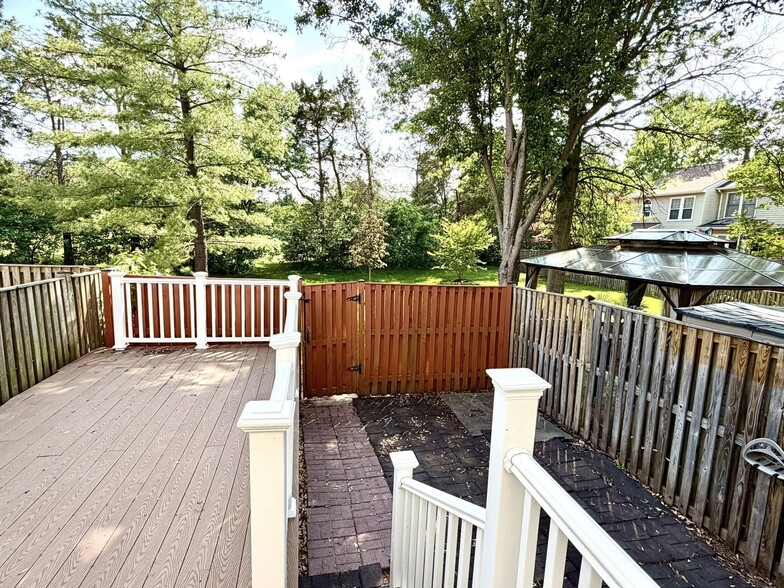 Building Photo - 21282 Hedgerow Ter