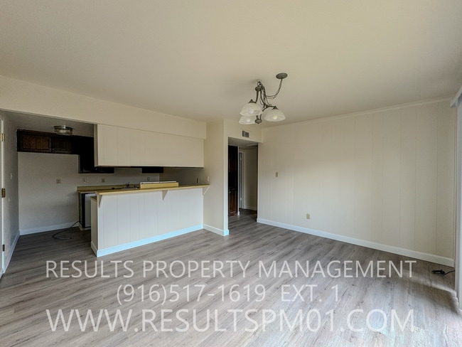 Building Photo - Cozy Citrus Heights Duplex