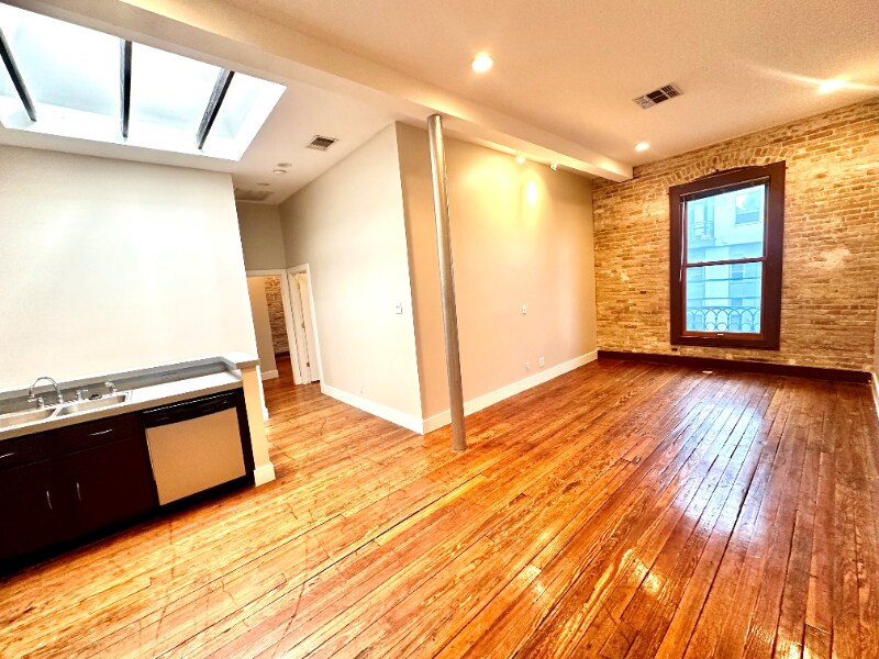 Building Photo - 319 S Flores St