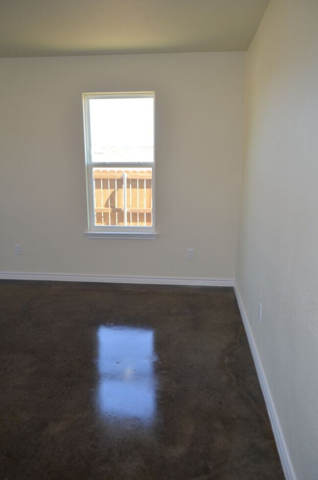 Building Photo - 989 Cline Dr