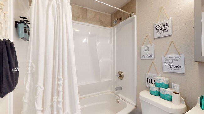 Building Photo - 4507 W Bayshore Dr