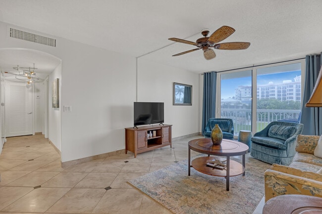 Building Photo - 125 S Ocean Ave