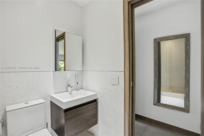 Building Photo - 9301 N Bayshore Dr