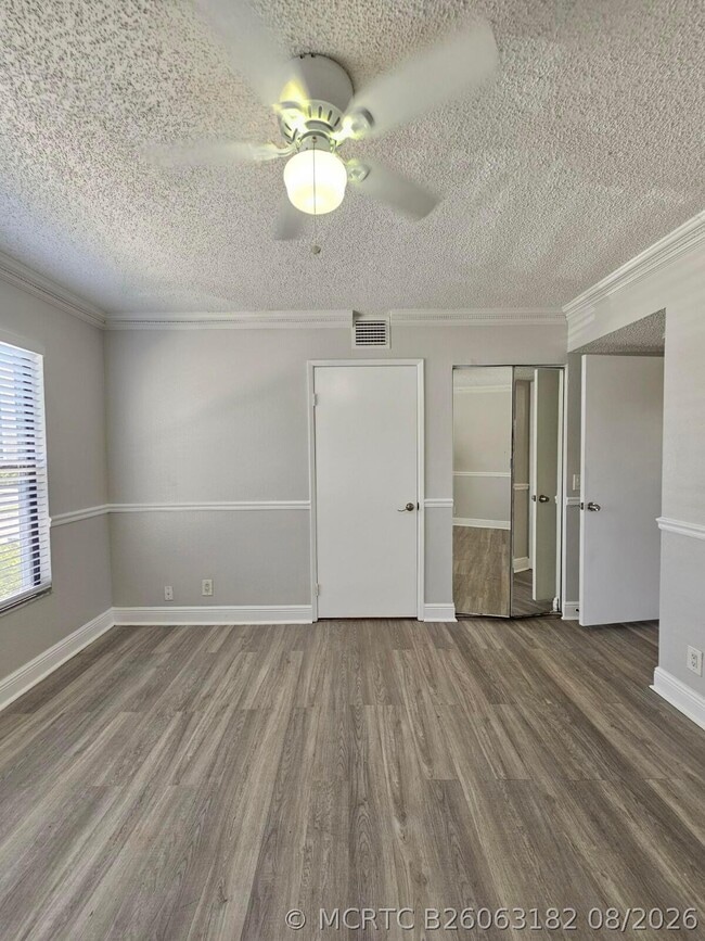 Building Photo - 1453 Lake Crystal Dr