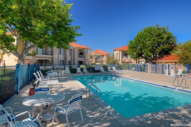 Building Photo - Upper level 2BR/2BA Condo for rent in Mira Mesa!