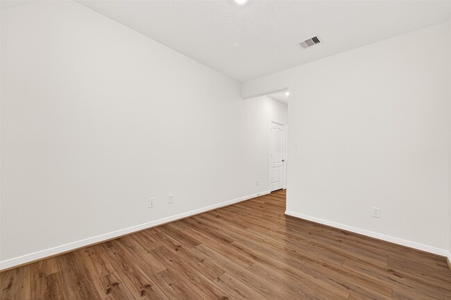 Building Photo - 12602 Blue Jay Dr