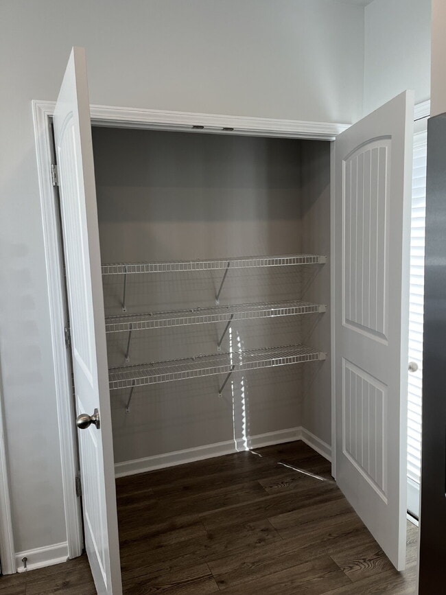 Building Photo - 453 Augustine Dr