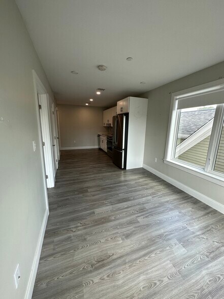 Building Photo - 206 Old Colony Ave