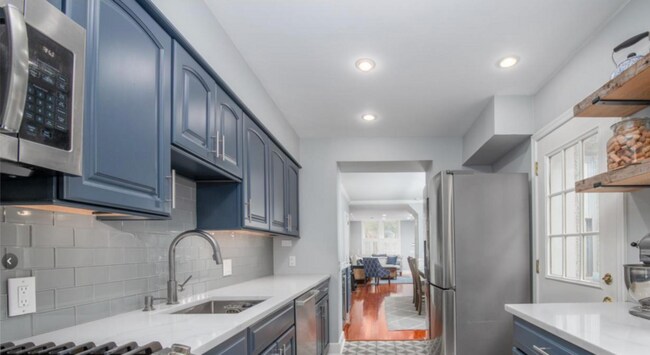 Building Photo - 307 Gaskill St