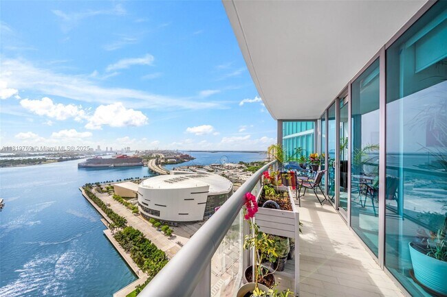 Building Photo - 888 Biscayne Blvd