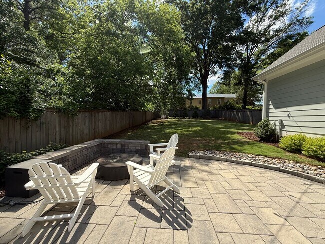 Building Photo - Stunning 3BD, 2.5BA Downtown Raleigh Home with Modern Updates, Large Fenced In Backyard, Fire Pit...