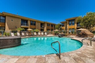 Building Photo - Resort Style Living - 3 Bed 2 Bath Condo i...